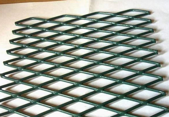 <a href='/' target='_blank'>钢板网</a>静电喷涂1.2米宽30*50mm菱形孔，适用于隔离栅