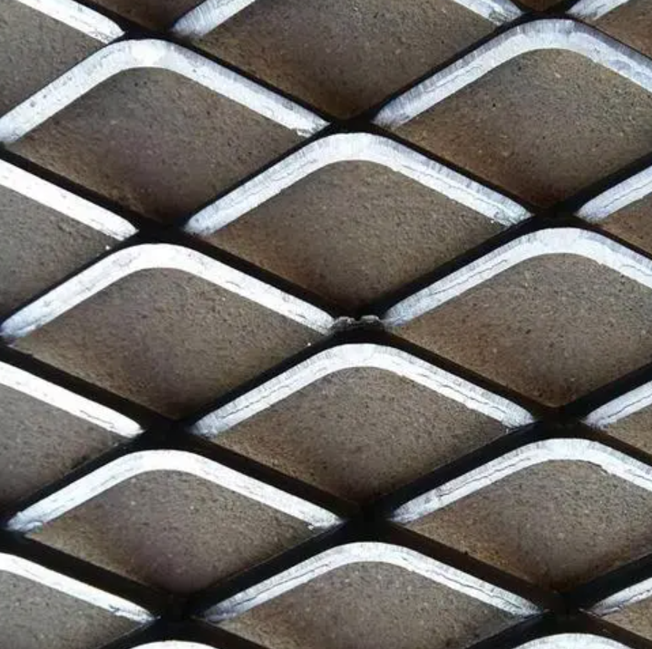 养驴菱形拉伸网|圈地菱形板网|圈山钢板菱形网