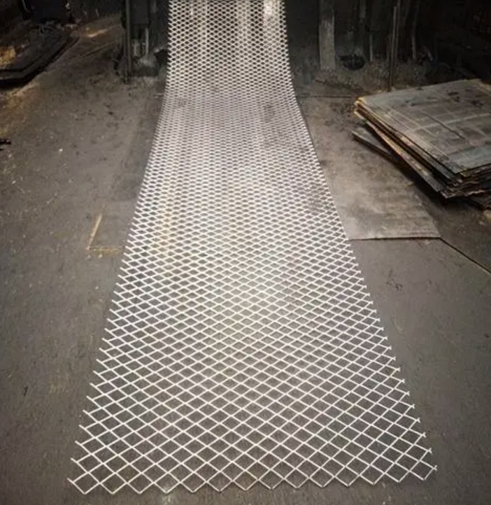 低碳钢板铁板网|Q235铁板网50*50孔|黑板铁板网2米高